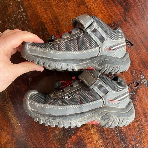 Keen Kids Sneakers - Black and Red - Picture 2 of 9